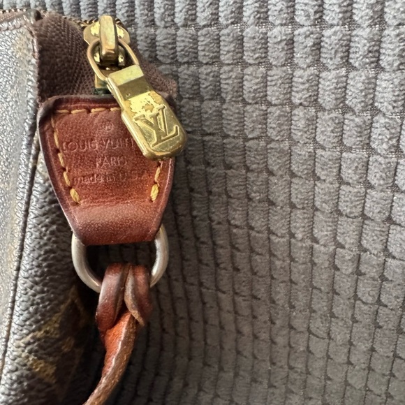 Authentic Louis Vuitton Pochette Shoulder Bag or Clutch w/Dust Bag - Picture 4 of 16